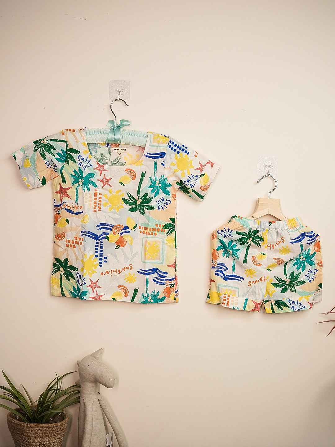 Hugsnbuds Linen Top & Shorts Set – Coconut Tree Print